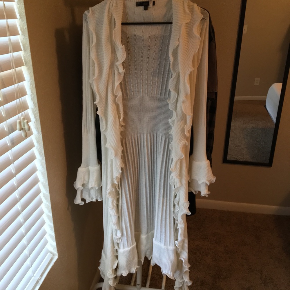 Sioni white body length sweater